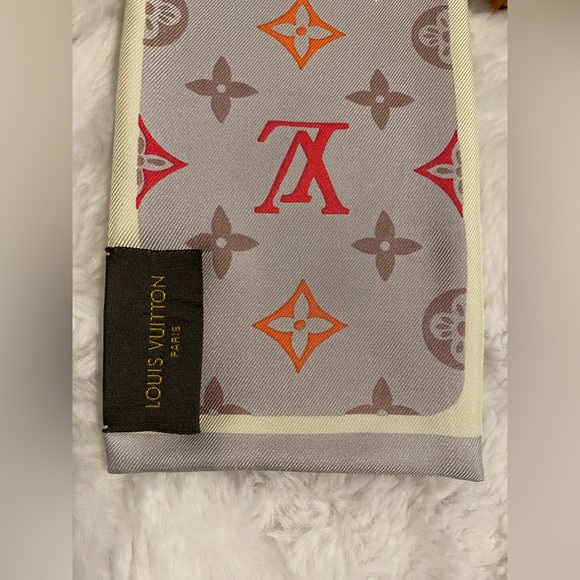 New Authentic Louis Vuitton Bandeau❗️ - Picture 3 of 5